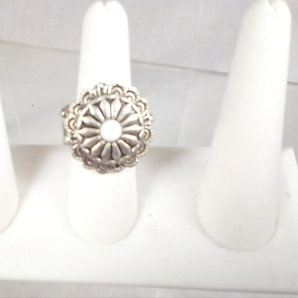 Silvertone stretch ring